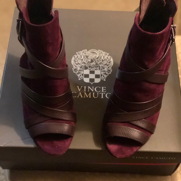 Cutout leather/suede booties. - Picture 7 of 7